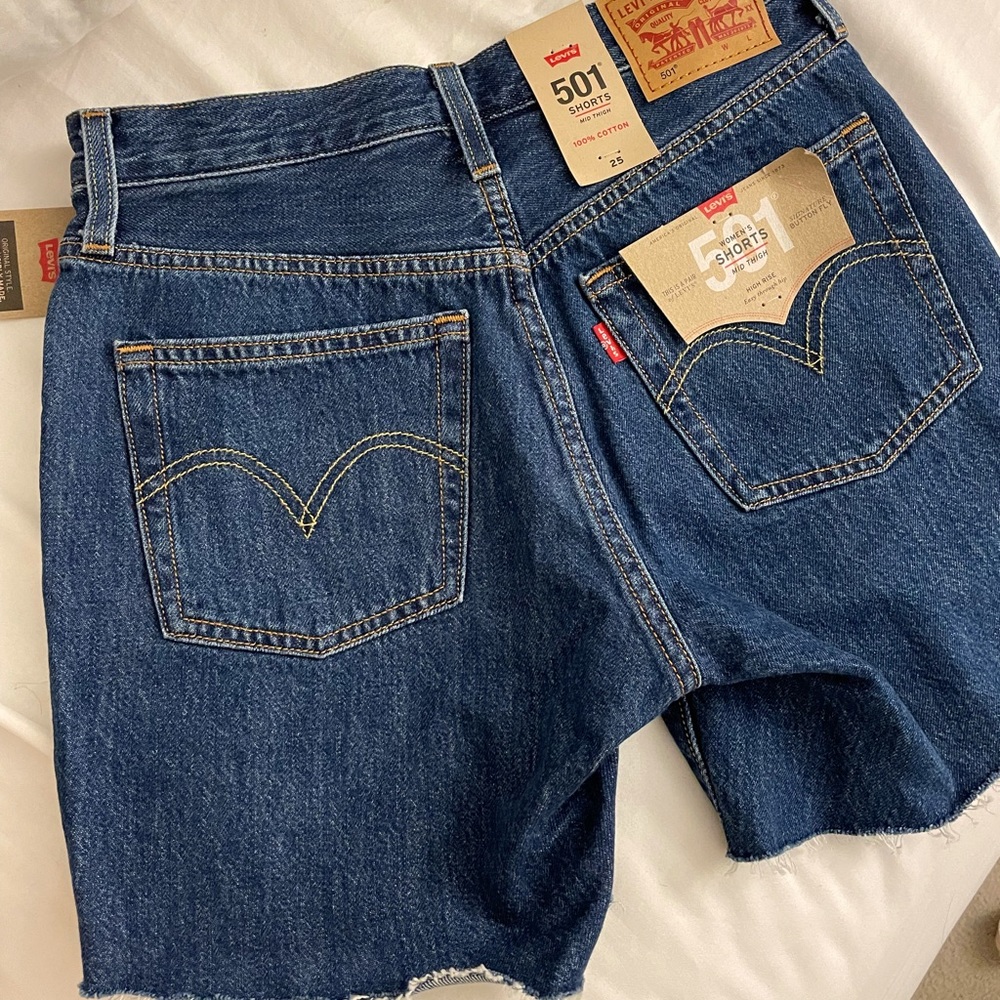 High rise kid thigh Levi’s shorts